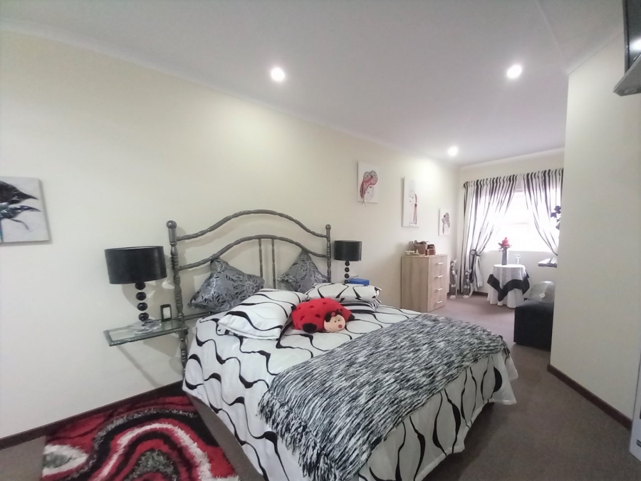 3 Bedroom Property for Sale in Deoville Park Western Cape